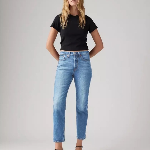 Levis Wedgie Straight Jeans - Picture 1 of 8